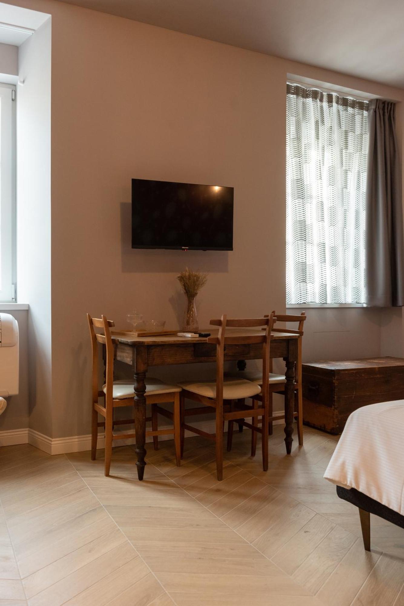 Regina Boutique Suites トリエステ エクステリア 写真